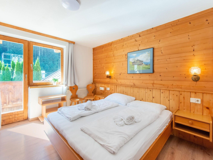 Room 4, Apartment in Oberau With Infrared Sauna and Pool, Kufstein