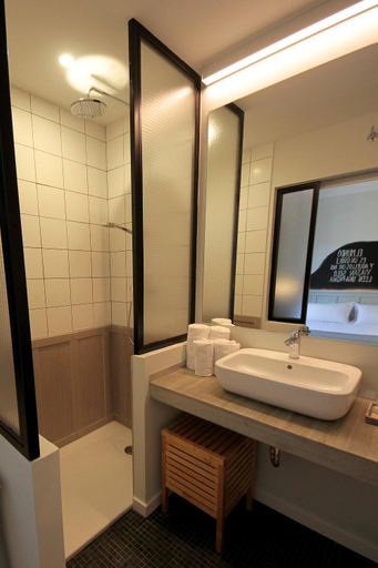 Bathroom 3, H Complutum, Madrid