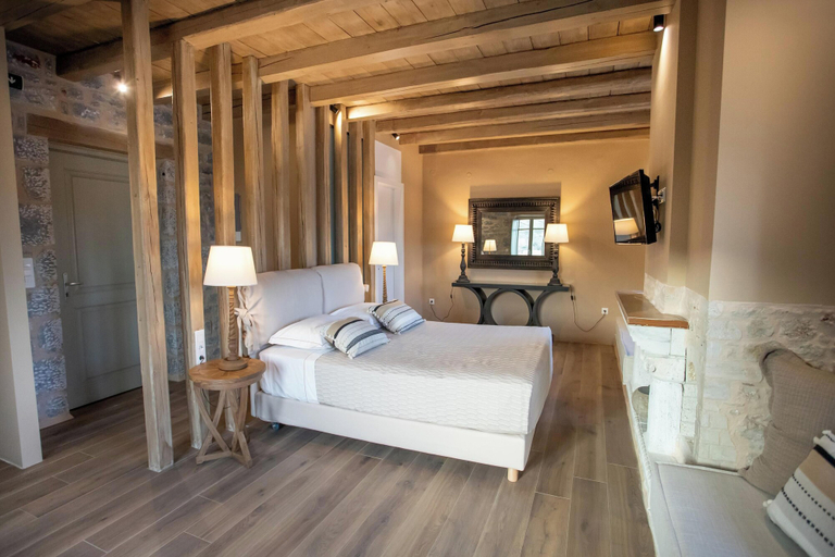 Bedroom 2, Akrolithi Guesthouse, Peloponnese