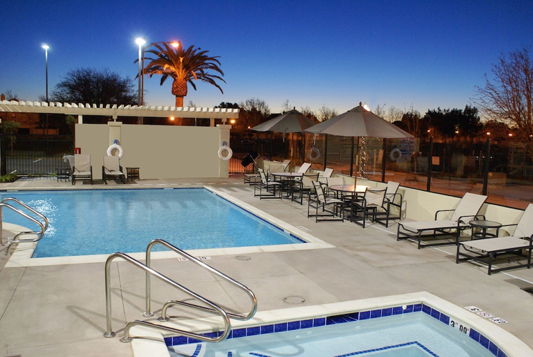 Sport & Beauty 5, Hampton Inn & Suites Suisun City Waterfront, Solano