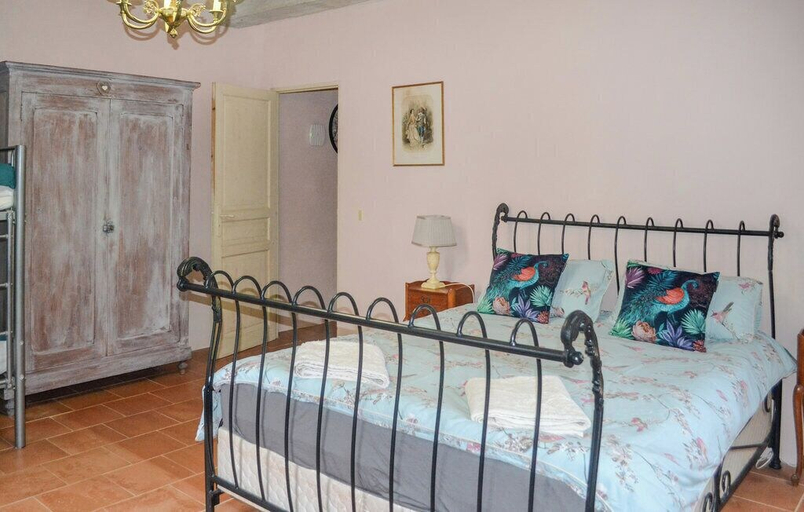 Bedroom 2, Château De Grenier Apartment, Lot-et-Garonne