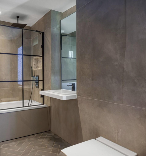 Bathroom 3, Charming 2 Bedrooms Apartment in London, London