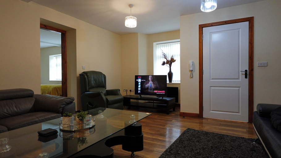 Others 5, Swanky Apartment, Manchester