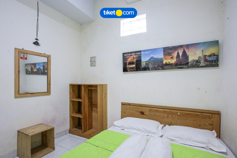 bedroom 13