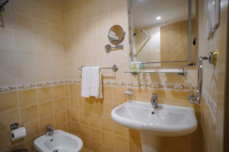 Bathroom 5, EMMAR AL NOOR, Makkah