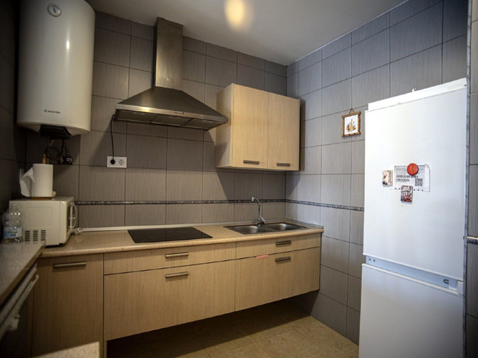 Private kitchen 2, Belvilla by OYO Apartamento Abuela Caridad, Albacete