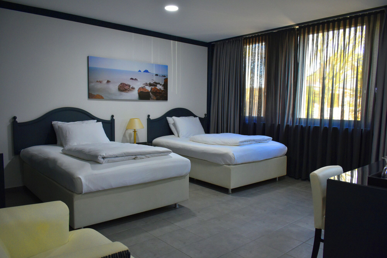 Bedroom 2, Tibet Hotel am Airport, Mettmann