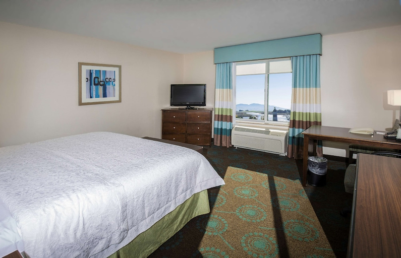 Bedroom 2, Hampton Inn & Suites Suisun City Waterfront, Solano