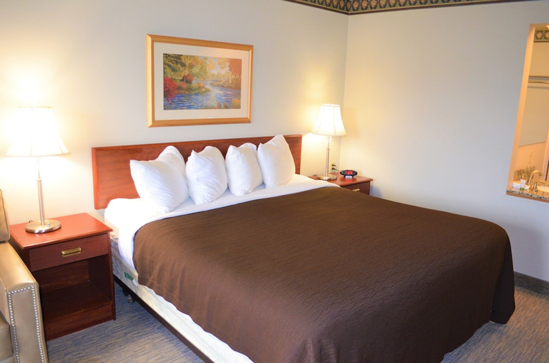 Bedroom 2, Columbia River Hotel, Ascend Hotel Collection, Wasco