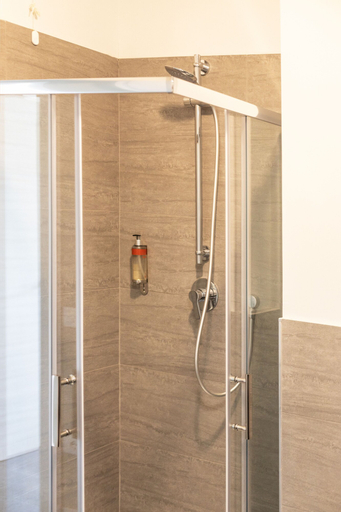 Bathroom 7