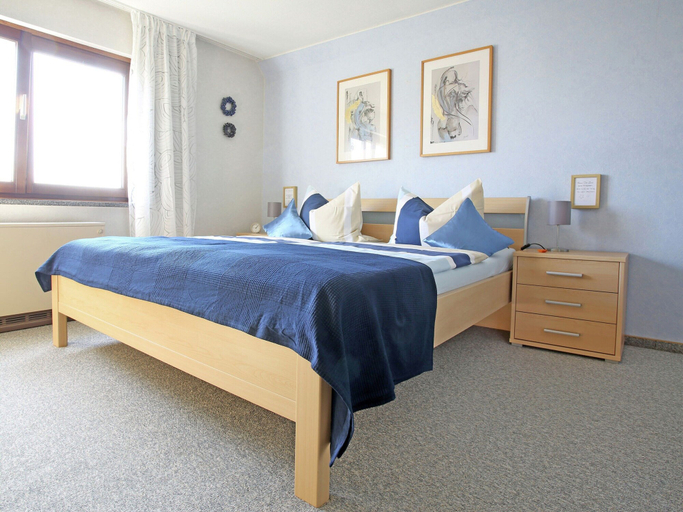 Bedroom 3, Spacious Apartment in Pracht near Forest, Altenkirchen (Westerwald)