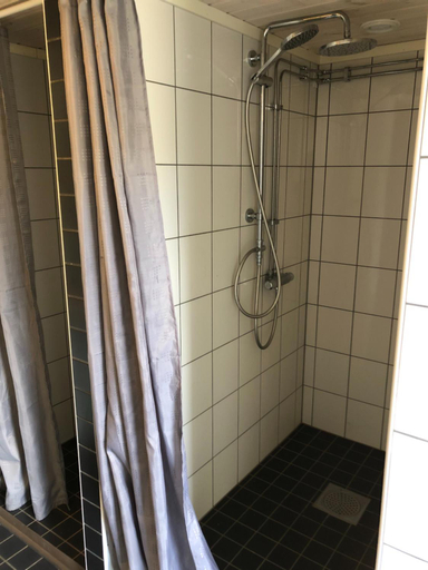 Bathroom 3, Lane Loge, Uddevalla