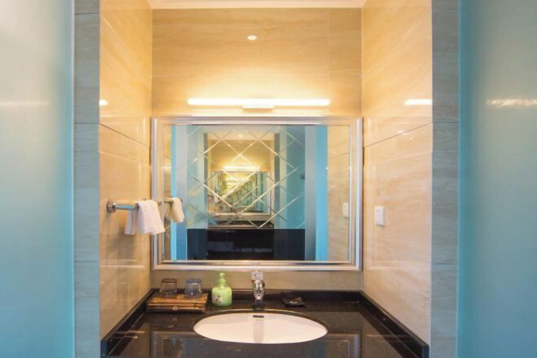 Bathroom 3, Xile'er Hotel, Leshan
