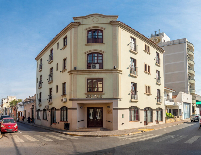 Exterior & Views
