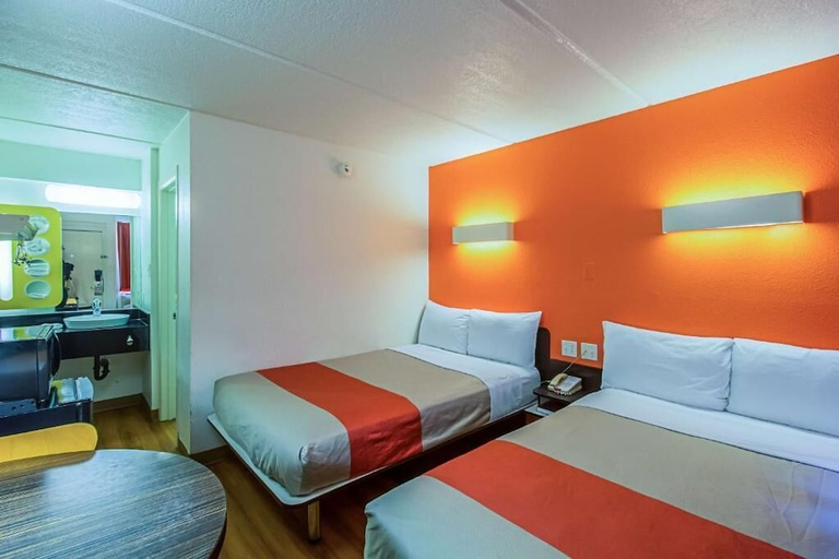 Bedroom 2, Motel 6 South Padre Island, Cameron