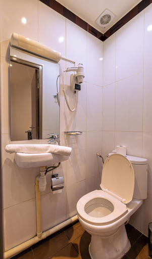 Bathroom 5, Hôtel Aix Europe, Paris