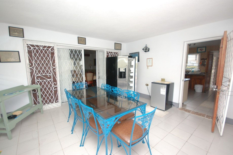Others 5, Cindys Villa