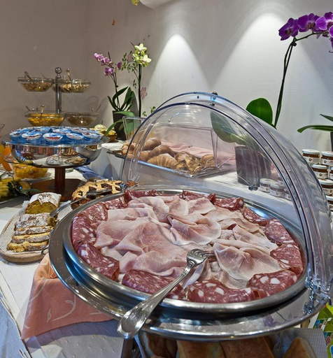 Others 4, Hotel Prestige, Lucca