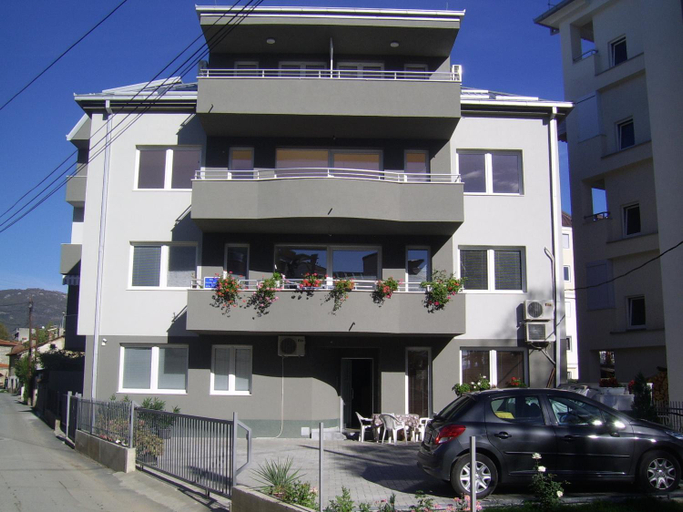 Others 3, Tedi & Kiki Apartment