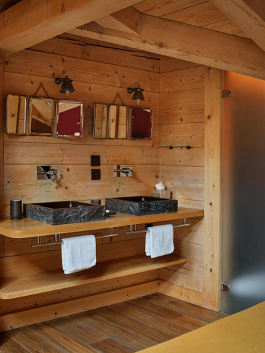 Bathroom 2, Les Rives d'Argentiere Luxury Chalet, Haute-Savoie