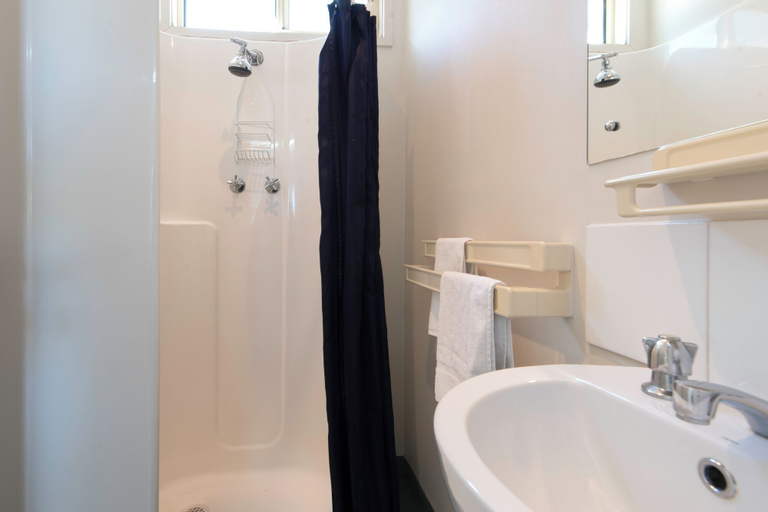Bedroom 4, Echo Holiday Parks - Windsor Gardens, Adelaide