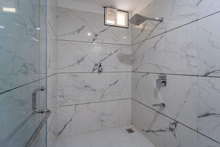 Bathroom 4, Treebo Premium Omni Residency, Indore