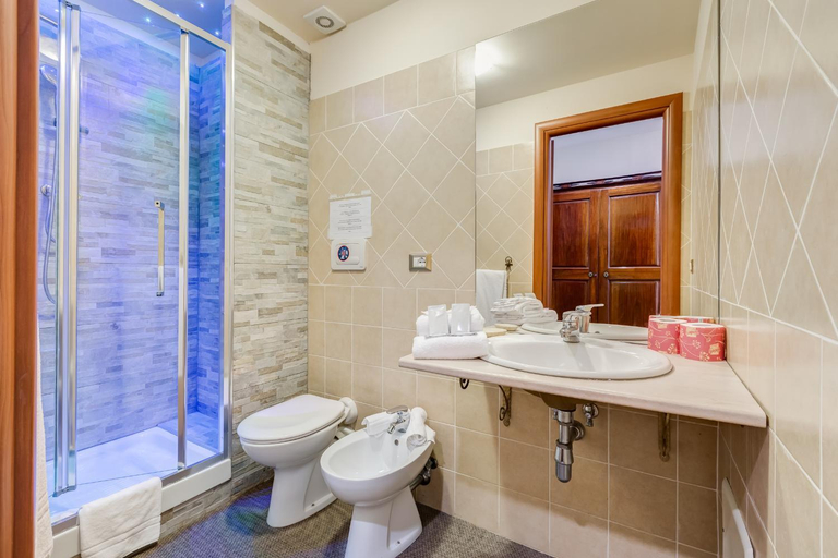 Bathroom 4, Affreschi Su Roma B & B, Rome