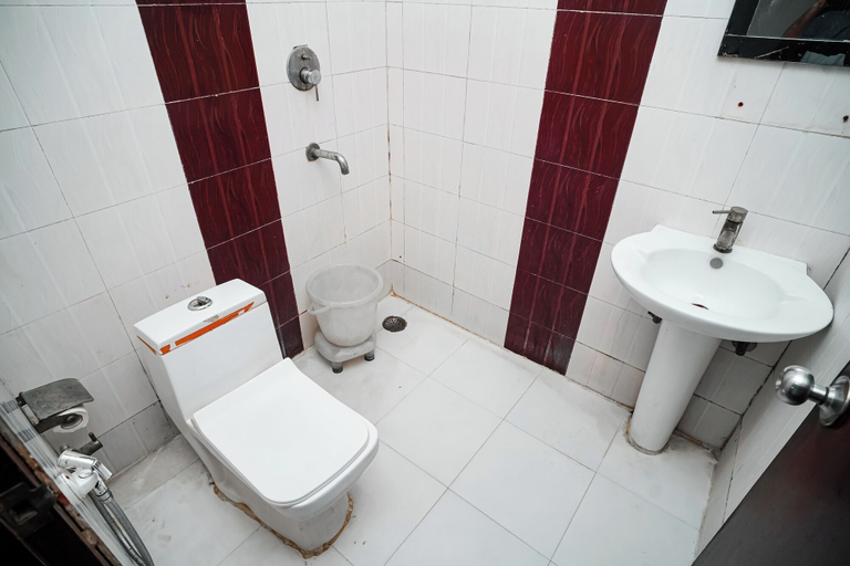 Bathroom 5, Hotel Aditya Inn, Delhi