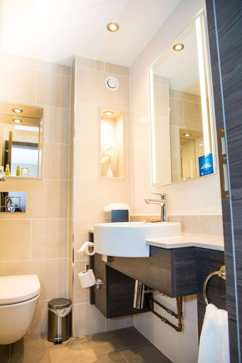 Bathroom 3, Best Western Plus Moat House Reading, Wokingham