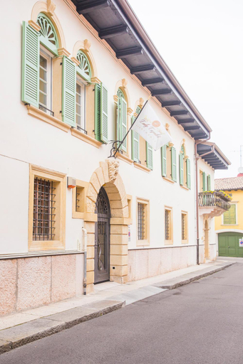 Others 5, Lady Capulet Apartments, Verona