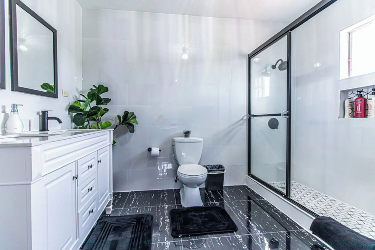 Bathroom 3, Runaway Bay Gem Villa