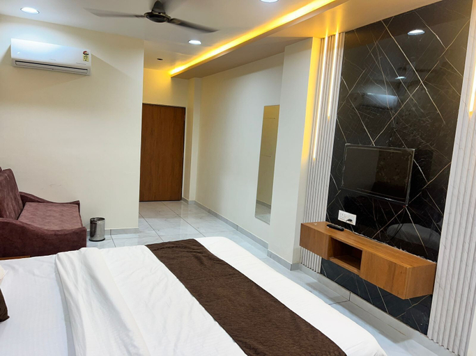Bedroom 2, Hotel Best Elegence , Gandhinagar