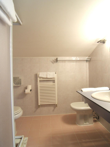 Bathroom 2, Hotel Prestige, Lucca