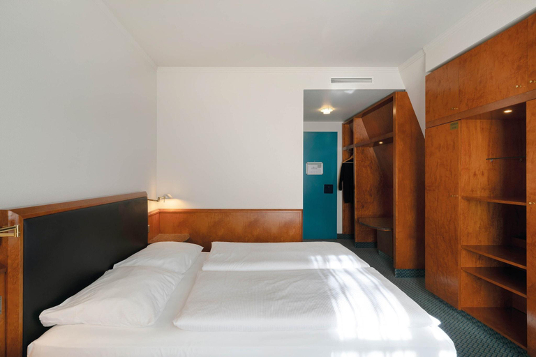Bedroom 4, Seminaris Sunday Hotel Leipzig West, Leipzig