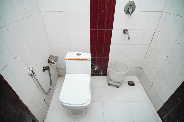 Bathroom 3, Hotel Aditya Inn, Delhi