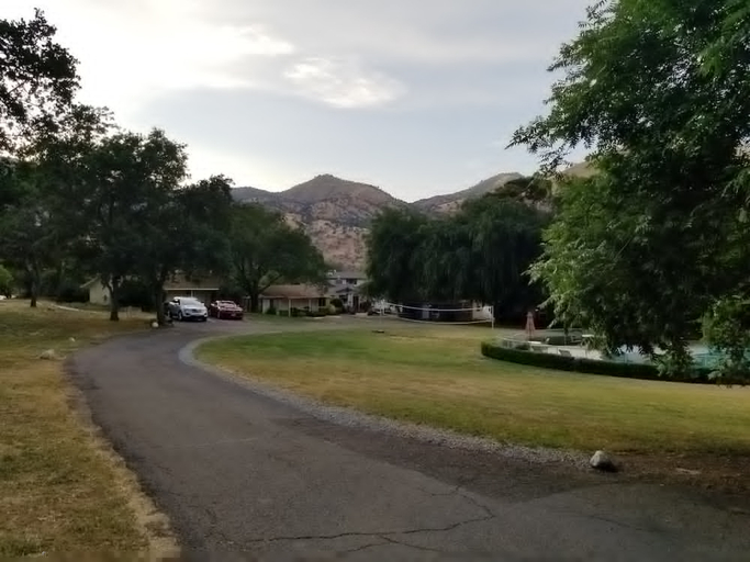 Others 3, Lazy J Ranch-Americas Best Value Inn, Tulare