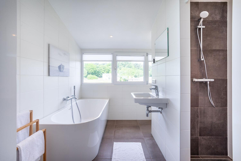 Bathroom 2, Noordwijk Holiday Rentals, Noordwijk