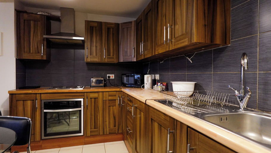 Others 4, Swanky Apartment, Manchester