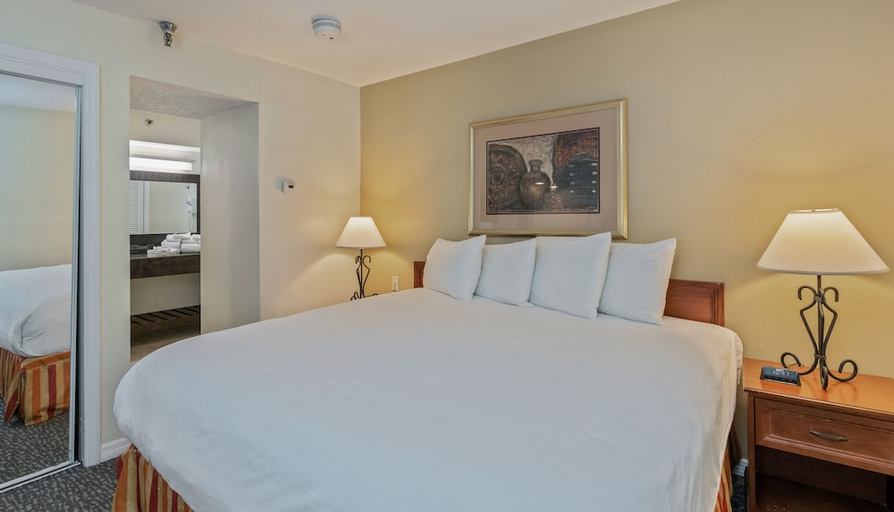 Bedroom, Chase Suite Hotel, Hillsborough