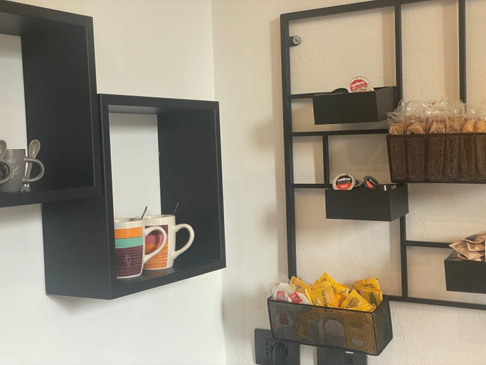 Food & Drinks, DROOMS 4.0 self check-in 24h7, Torino