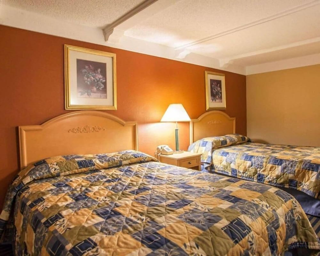 Bedroom 3, Relax Inn Saint Charles, Saint Charles