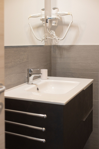 Bathroom 8