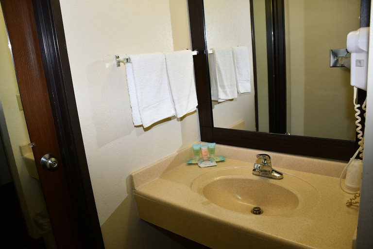 Bathroom 3, Stillwater Inn Suites, Washington