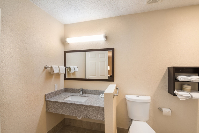 Bathroom 4, Red Roof Inn Temple, Bell