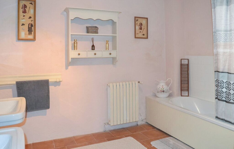 Bathroom 3, Château De Grenier Apartment, Lot-et-Garonne