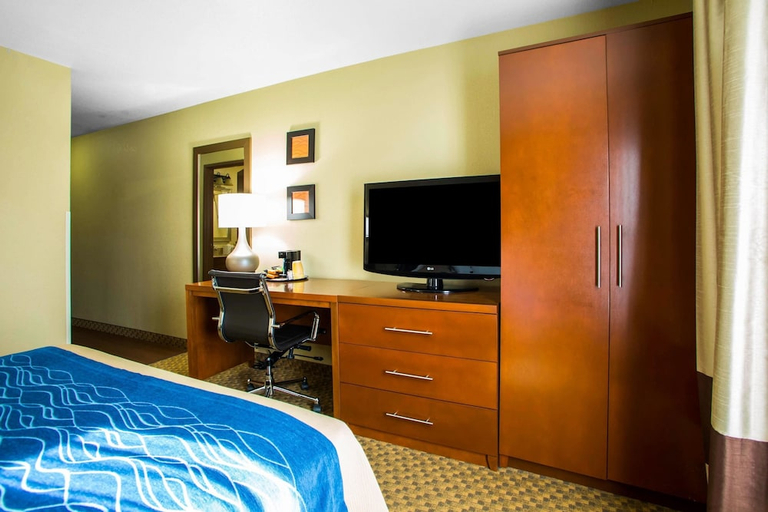 Bedroom 2, Comfort Inn & Suites Springfield I-44, Greene