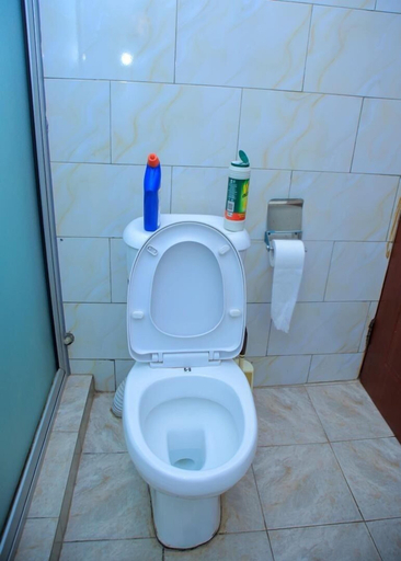 Bathroom, Jay Homes, Jinja