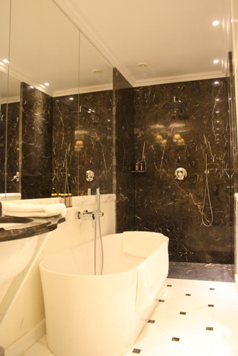 Bathroom 3, Chateau de Canisy, Manche