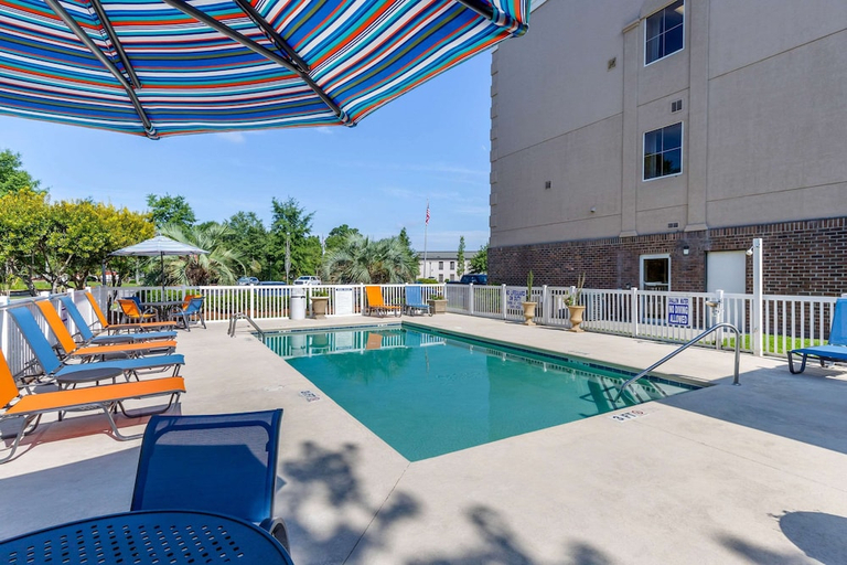 Sport & Beauty 5, Comfort Inn Summerville - Charleston, Berkeley