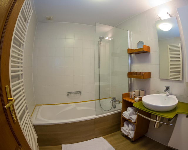Bathroom 9